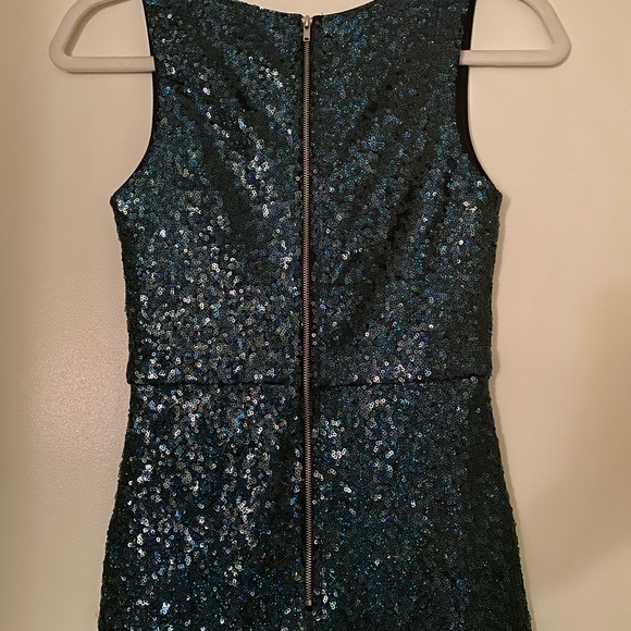 NWOT Nordstrom Homecoming Dress by “Soprano” Deep V Green Mini Dress - Picture 4 of 4